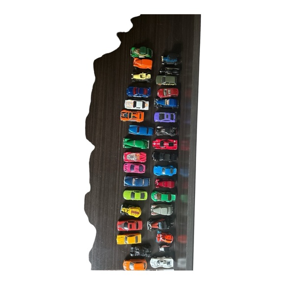 A large set of collectible toy cars - Picture 1 of 3